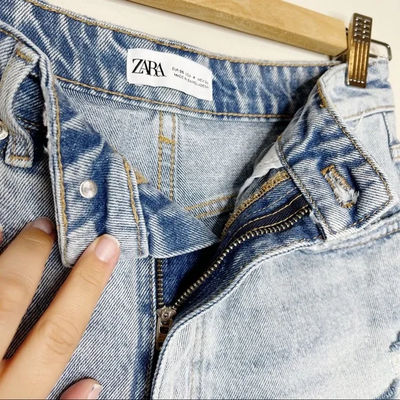 Zara Hi-Rise Frayed Light Wash Denim Shorts - Picture 7 of 10